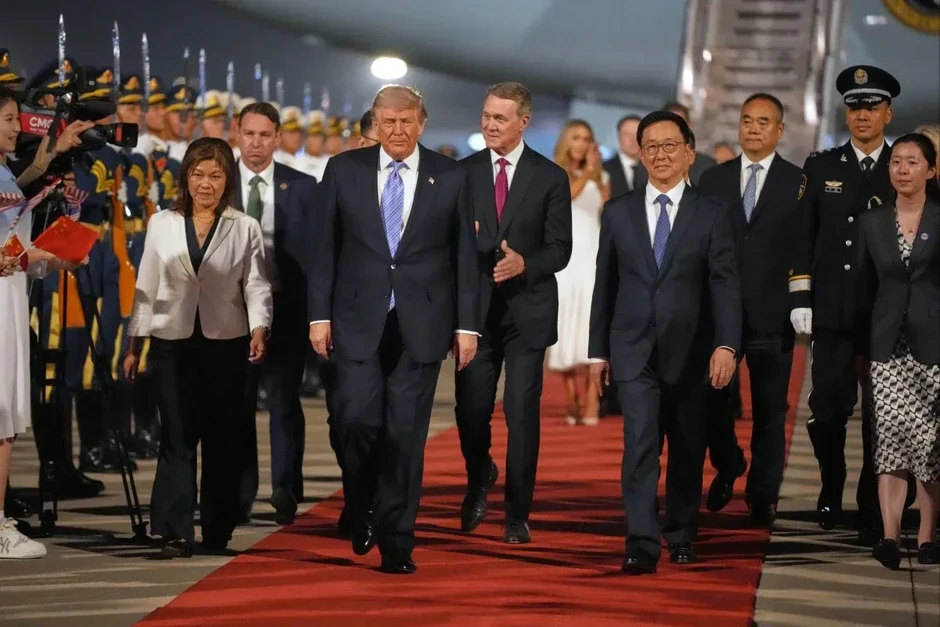 Trung Quốc trải thảm đỏ đón Tổng thống Trump ở sân bay Bắc Kinh Trung Quốc trải thảm đỏ đón Tổng thống Trump ở sân bay Bắc Kinh