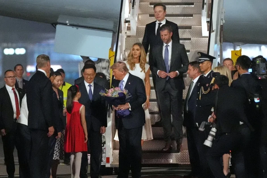 Trung Quốc trải thảm đỏ đón Tổng thống Trump ở sân bay Bắc Kinh Trung Quốc trải thảm đỏ đón Tổng thống Trump ở sân bay Bắc Kinh