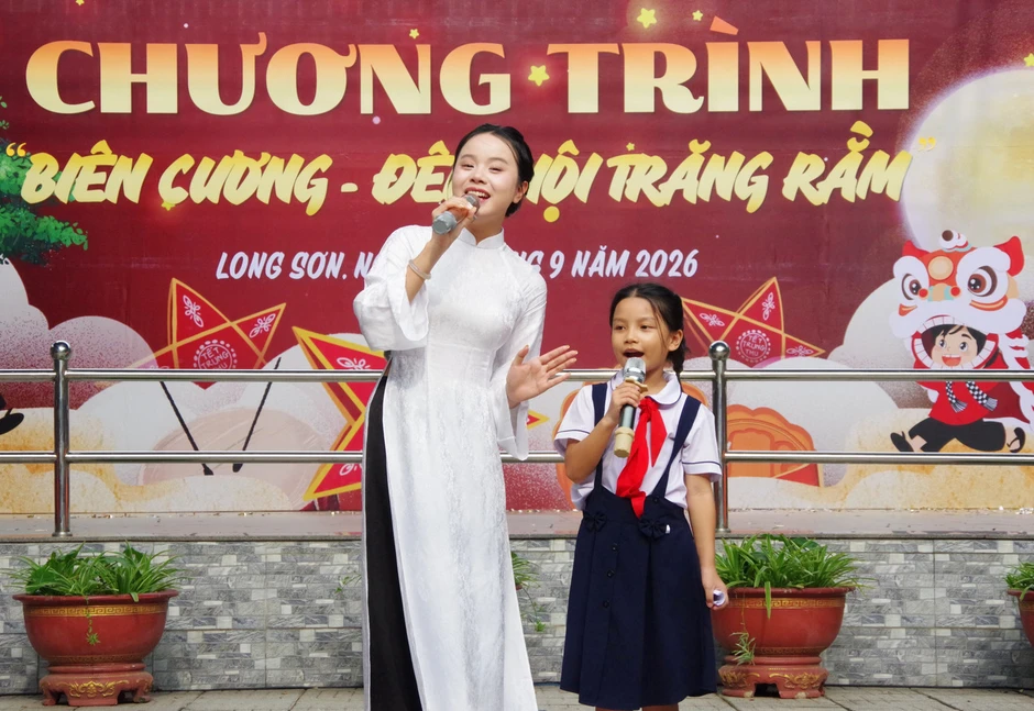 Trung thu sớm ấm tình quân dân nơi hải đảo TPHCM Trung thu sớm ấm tình quân dân nơi hải đảo TPHCM