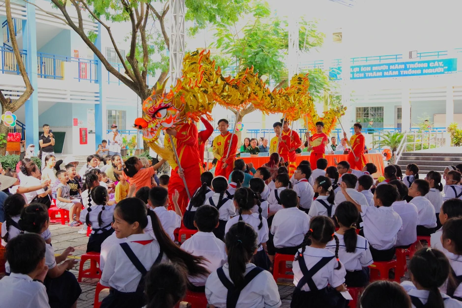 Trung thu sớm ấm tình quân dân nơi hải đảo TPHCM Trung thu sớm ấm tình quân dân nơi hải đảo TPHCM