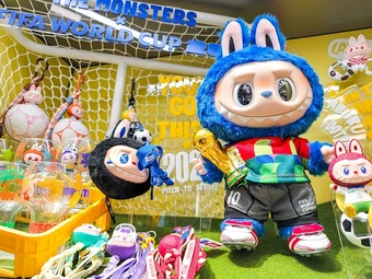 Trước giờ bóng lăn, hàng hóa Trung Quốc phủ kín thị trường World Cup