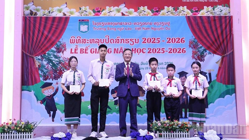 Trường song ngữ Lào-Việt Nam Nguyễn Du bế giảng năm học 2025-2026 Trường song ngữ Lào-Việt Nam Nguyễn Du bế giảng năm học 2025-2026