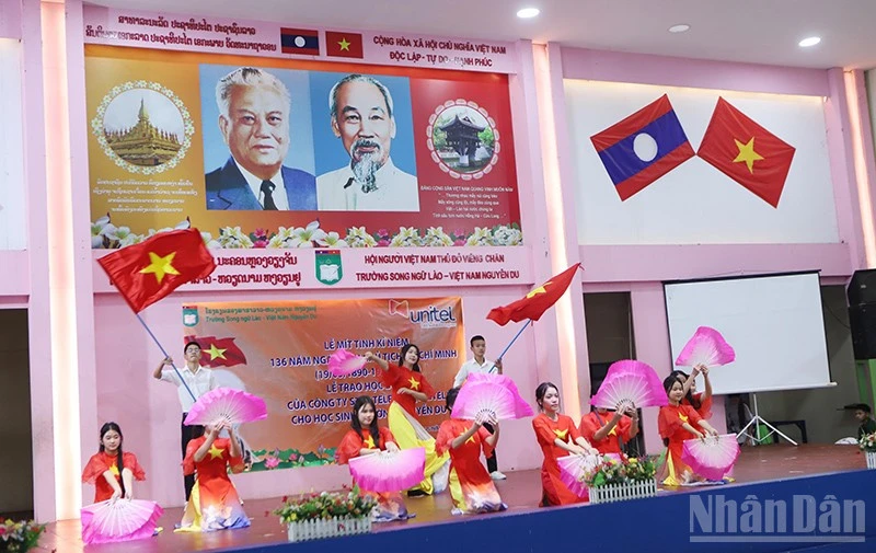 Trường song ngữ Lào-Việt Nam Nguyễn Du kỷ niệm 136 năm Ngày sinh Chủ tịch Hồ Chí Minh Trường song ngữ Lào-Việt Nam Nguyễn Du kỷ niệm 136 năm Ngày sinh Chủ tịch Hồ Chí Minh