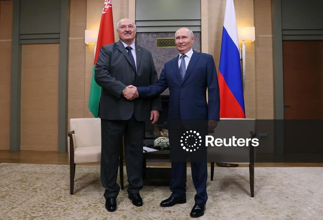 TST: Belarus chuẩn bị cho chiến tranh, những phát biểu cay đắng ở Moscow và cái "khoanh tay" của Kremlin TST: Belarus chuẩn bị cho chiến tranh, những phát biểu cay đắng ở Moscow và cái "khoanh tay" của Kremlin