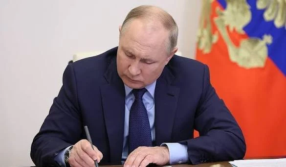 TST: Lửa bùng lên từ Kiev tới Odesa! Nga tiến tới "quyết định bước ngoặt" - Ông Putin đã ký loạt văn kiện TST: Lửa bùng lên từ Kiev tới Odesa! Nga tiến tới "quyết định bước ngoặt" - Ông Putin đã ký loạt văn kiện