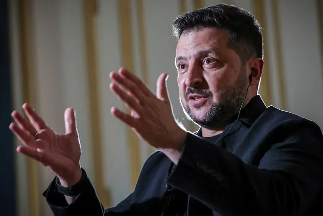 TT Trump qua mặt Ukraine: TT Zelensky ngỡ ngàng