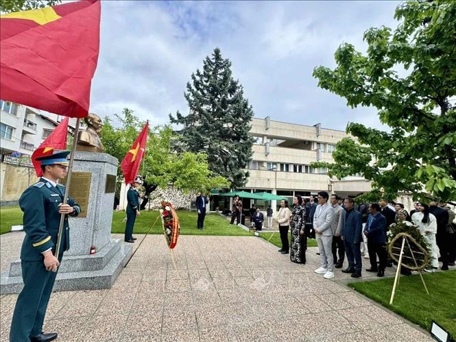 Tuổi trẻ Việt Nam tại Bulgaria gìn giữ bản sắc dân tộc, hướng tới tương lai Tuổi trẻ Việt Nam tại Bulgaria gìn giữ bản sắc dân tộc, hướng tới tương lai