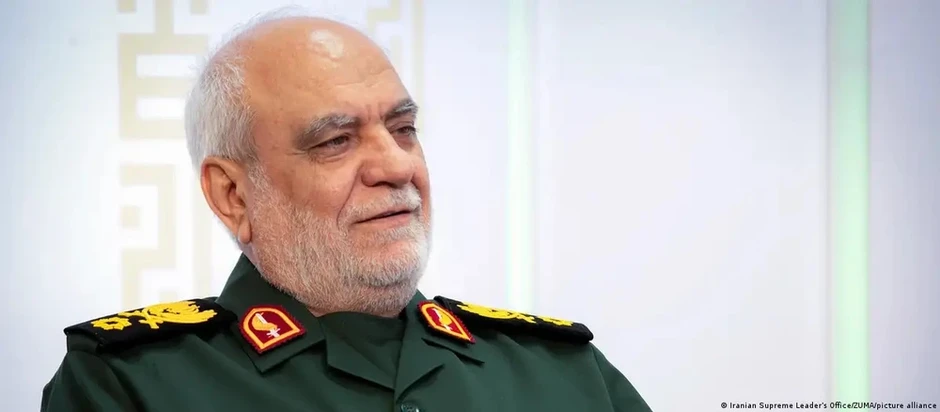 Tướng tình báo IRGC bị ám sát; Iran tuyên bố tấn công tàu đổ bộ USS Tripoli, phản hồi kế hoạch 15 điểm của Mỹ Tướng tình báo IRGC bị ám sát; Iran tuyên bố tấn công tàu đổ bộ USS Tripoli, phản hồi kế hoạch 15 điểm của Mỹ