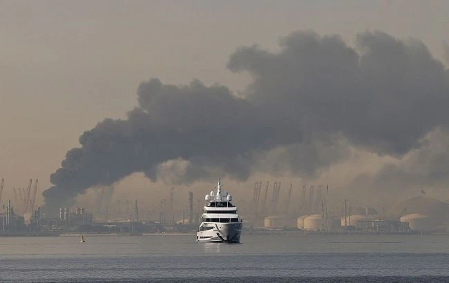 UAE cân nhắc hỗ trợ Mỹ 'phá vỡ' phong tỏa eo biển Hormuz UAE cân nhắc hỗ trợ Mỹ 'phá vỡ' phong tỏa eo biển Hormuz
