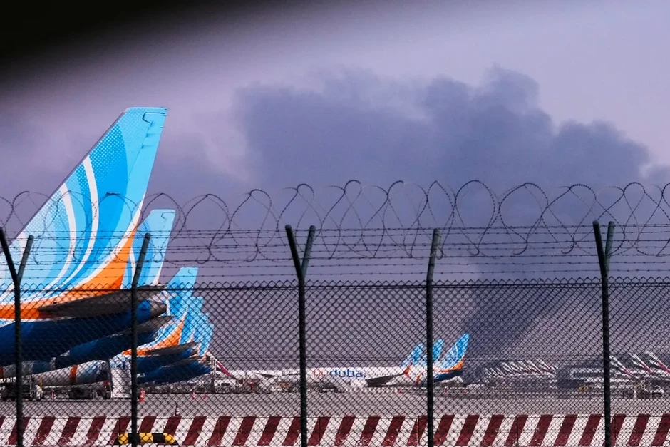 UAE đóng không phận sau loạt vụ tấn công bằng tên lửa và UAV