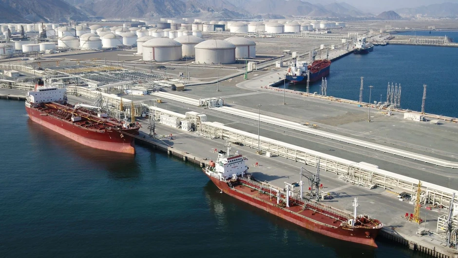 UAE sẽ tăng gấp đôi lượng dầu xuất khẩu không đi qua eo biển Hormuz UAE sẽ tăng gấp đôi lượng dầu xuất khẩu không đi qua eo biển Hormuz