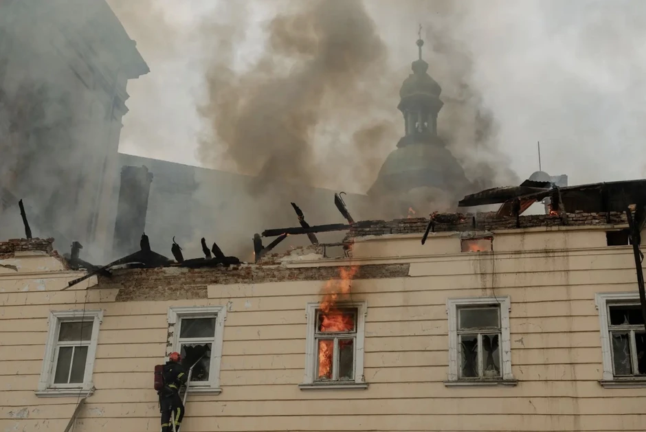 Ukraine bị không kích dữ dội vào ban ngày, nổ lớn ở nhiều nơi Ukraine bị không kích dữ dội vào ban ngày, nổ lớn ở nhiều nơi