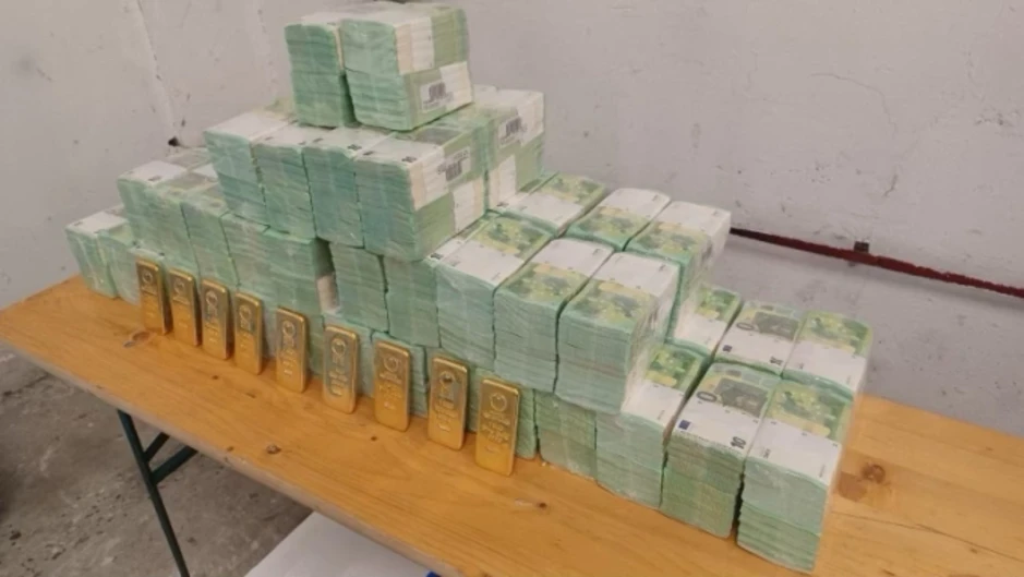 Ukraine cáo buộc Hungary tịch thu trái phép hàng chục triệu USD Ukraine cáo buộc Hungary tịch thu trái phép hàng chục triệu USD