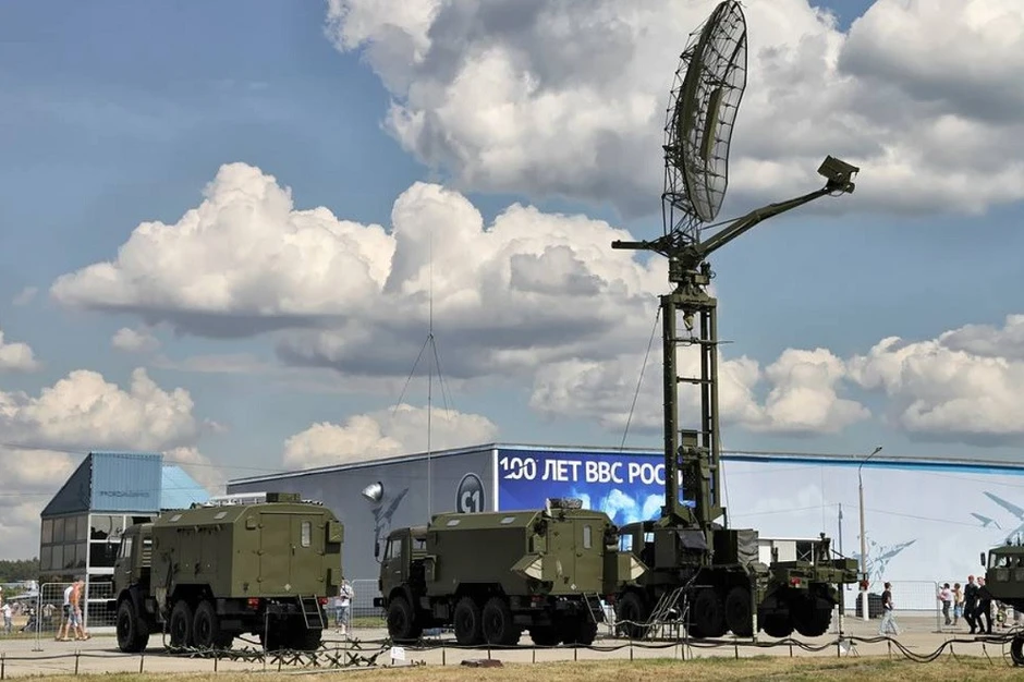 Ukraine công bố hình ảnh UAV tấn công radar trị giá 60 triệu USD của Nga Ukraine công bố hình ảnh UAV tấn công radar trị giá 60 triệu USD của Nga
