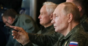 Ukraine dồn dập tập kích lãnh thổ Nga, Tổng thống Putin cảnh báo nóng