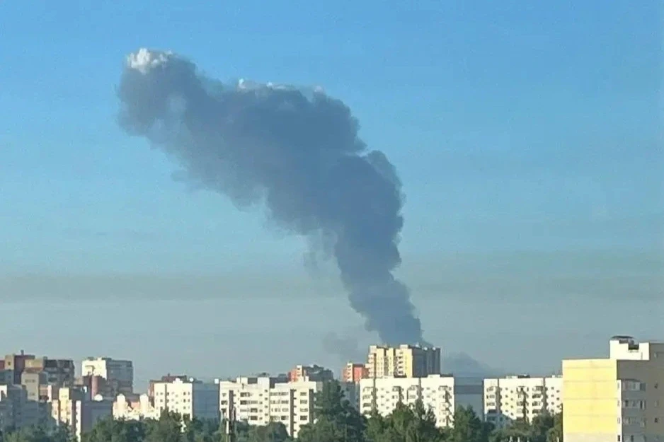 Ukraine liên tiếp khai hỏa, nhà máy lọc dầu hàng đầu của Nga bốc cháy Ukraine liên tiếp khai hỏa, nhà máy lọc dầu hàng đầu của Nga bốc cháy
