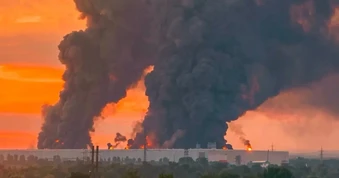 Ukraine phóng hỏa lực, "đánh trúng căn cứ không quân, nhà máy lọc dầu Nga"