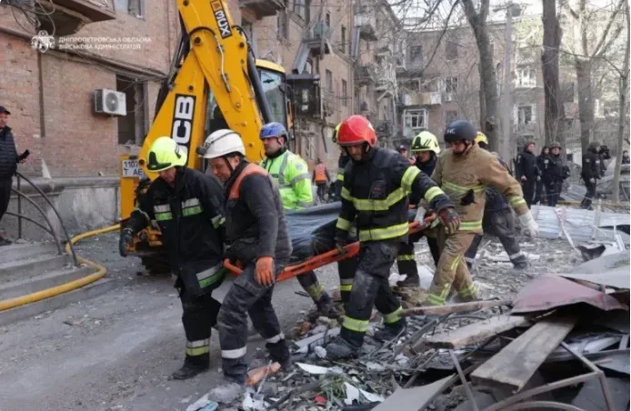 Ukraine tấn công nhà máy lọc dầu Yaroslavl và nhiều khu vực của Nga Ukraine tấn công nhà máy lọc dầu Yaroslavl và nhiều khu vực của Nga