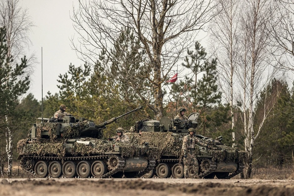 Ukraine tập kích ‘kho tên lửa Iskander’ của Nga, nhận thêm chiến xa từ Latvia Ukraine tập kích ‘kho tên lửa Iskander’ của Nga, nhận thêm chiến xa từ Latvia