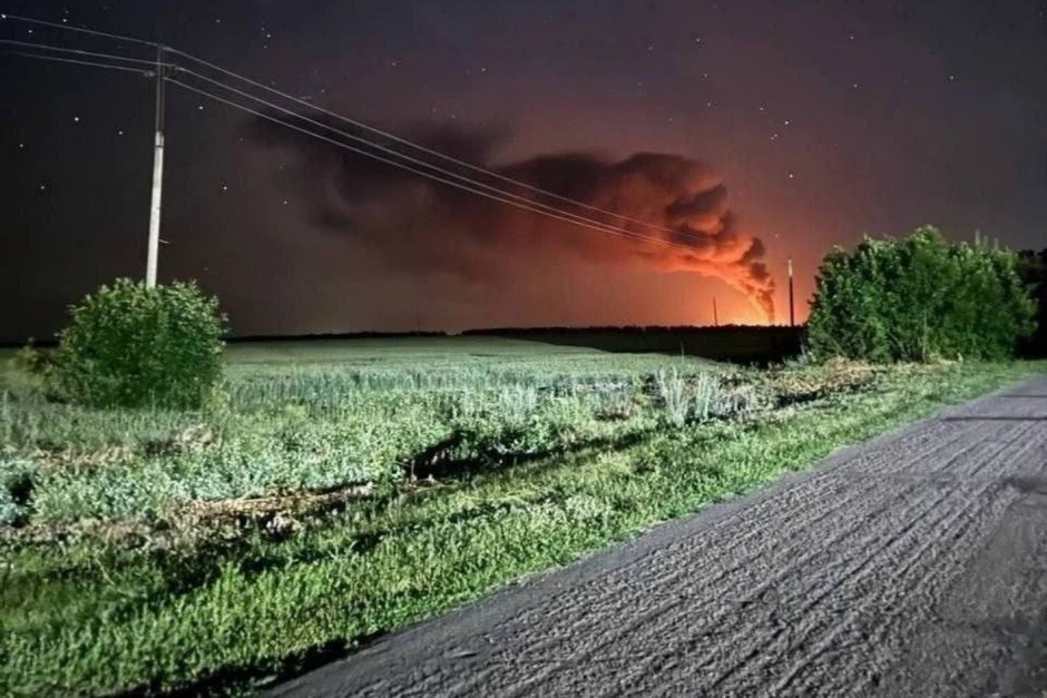 Ukraine tập kích nhà máy lọc dầu, căn cứ không quân trọng yếu của Nga Ukraine tập kích nhà máy lọc dầu, căn cứ không quân trọng yếu của Nga