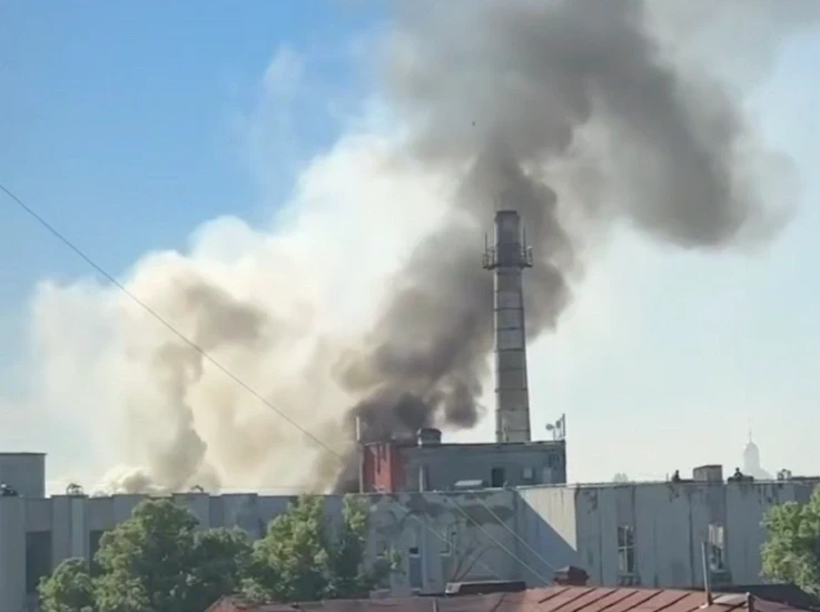 Ukraine tập kích sâu 1.300km vào lãnh thổ Nga, đánh trúng cơ sở chiến lược Ukraine tập kích sâu 1.300km vào lãnh thổ Nga, đánh trúng cơ sở chiến lược