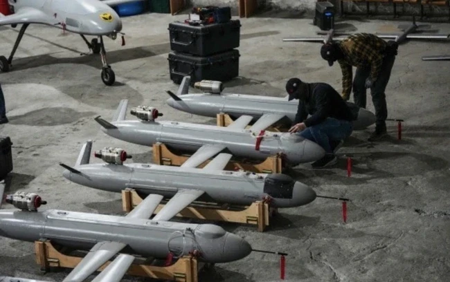 Ukraine tung hàng trăm UAV tấn công hạ tầng dầu mỏ ở Nga Ukraine tung hàng trăm UAV tấn công hạ tầng dầu mỏ ở Nga