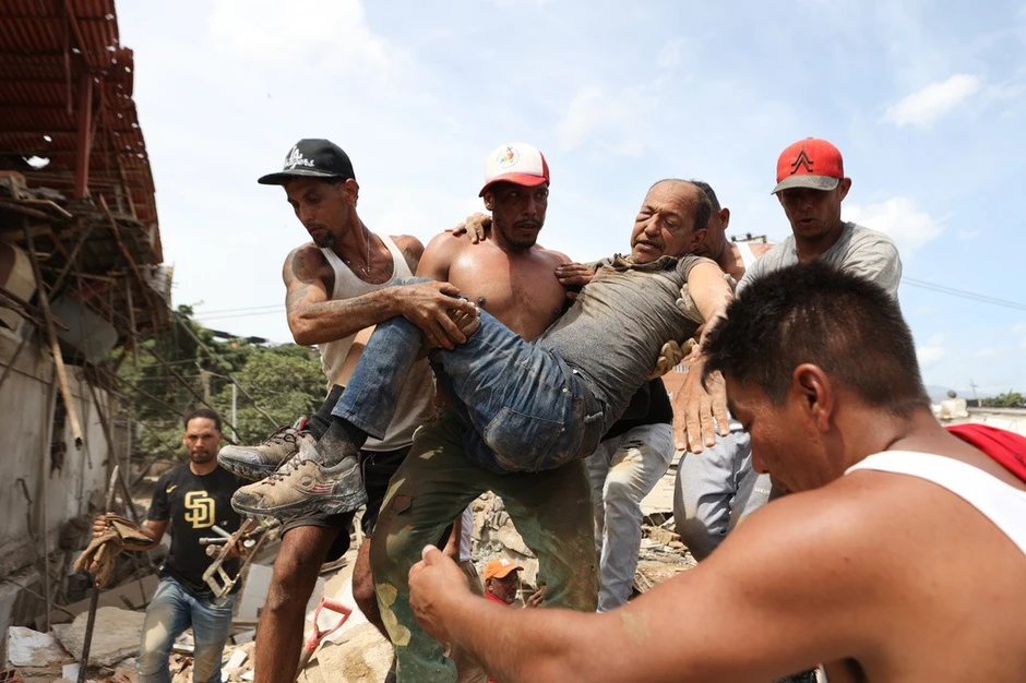 Venezuela căng mình giành sự sống dưới đống đổ nát, nhiều nước khẩn cấp hỗ trợ Venezuela căng mình giành sự sống dưới đống đổ nát, nhiều nước khẩn cấp hỗ trợ