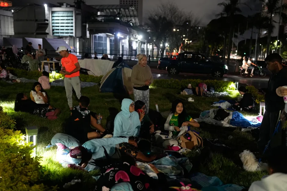 Venezuela chạy đua khắc phục hậu quả động đất Venezuela chạy đua khắc phục hậu quả động đất