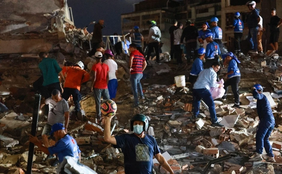 Venezuela chạy đua với thời gian, tìm kiếm người mất tích sau động đất kép Venezuela chạy đua với thời gian, tìm kiếm người mất tích sau động đất kép