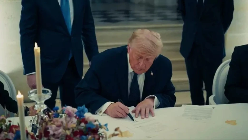 Vì sao Tổng thống Trump bất ngờ ký thỏa thuận với Iran ngay tại Pháp?