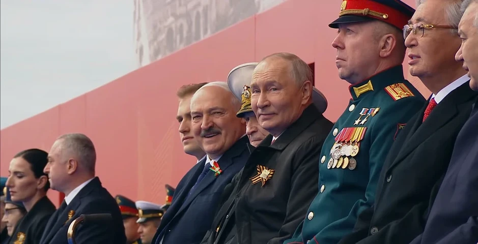VIDEO-ẢNH: Lễ duyệt binh Ngày Chiến thắng trên Quảng trường Đỏ, Su-30 và MiG-29 biểu diễn trên bầu trời Moscow