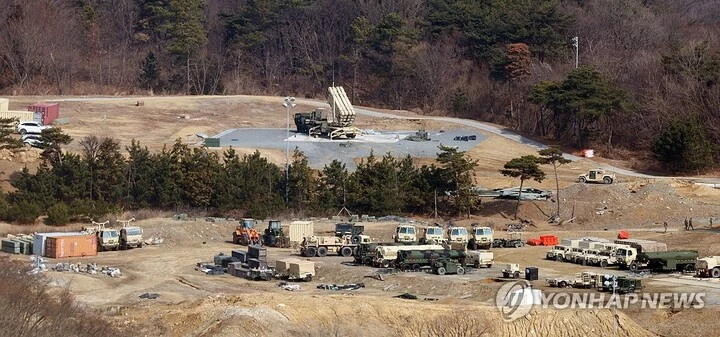 Video: Đoàn xe vận chuyển bệ phóng THAAD tại Hàn Quốc trong đêm Video: Đoàn xe vận chuyển bệ phóng THAAD tại Hàn Quốc trong đêm