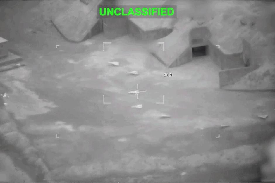Video Mỹ dội tên lửa vào bãi tập trung UAV của Iran