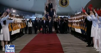 VIDEO: Tổng thống Trump được chào đón trọng thể khi đến Bắc Kinh