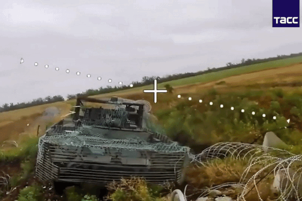 Video xe bọc thép Stryker bị lính Ukraine bỏ lại hứng đòn tập kích của FPV Nga Video xe bọc thép Stryker bị lính Ukraine bỏ lại hứng đòn tập kích của FPV Nga