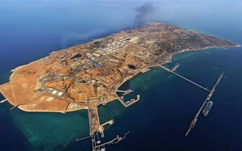 Viên ngọc quý dầu mỏ của Iran bị tập kích dữ dội Viên ngọc quý dầu mỏ của Iran bị tập kích dữ dội
