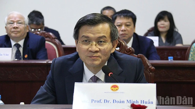 Việt Nam-Lào tăng cường hợp tác lý luận chính trị giữa hai Đảng Việt Nam-Lào tăng cường hợp tác lý luận chính trị giữa hai Đảng
