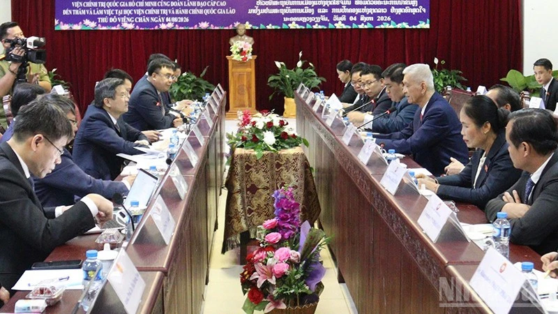 Việt Nam-Lào tăng cường hợp tác lý luận chính trị giữa hai Đảng Việt Nam-Lào tăng cường hợp tác lý luận chính trị giữa hai Đảng