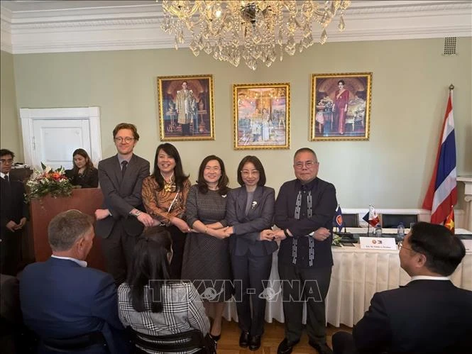 Việt Nam tiếp nhận cương vị Chủ tịch Ủy ban ASEAN tại Copenhagen Việt Nam tiếp nhận cương vị Chủ tịch Ủy ban ASEAN tại Copenhagen