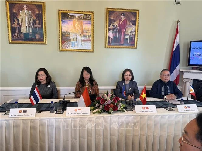 Việt Nam tiếp nhận cương vị Chủ tịch Ủy ban ASEAN tại Copenhagen Việt Nam tiếp nhận cương vị Chủ tịch Ủy ban ASEAN tại Copenhagen