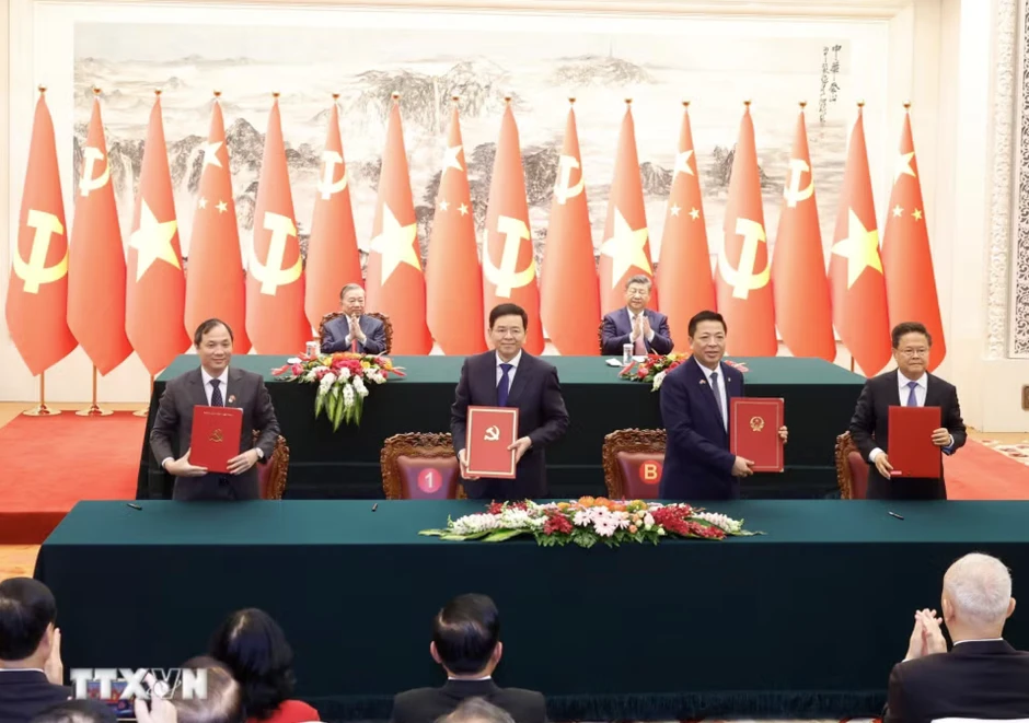 Việt Nam – Trung Quốc ký kết nhiều văn kiện hợp tác