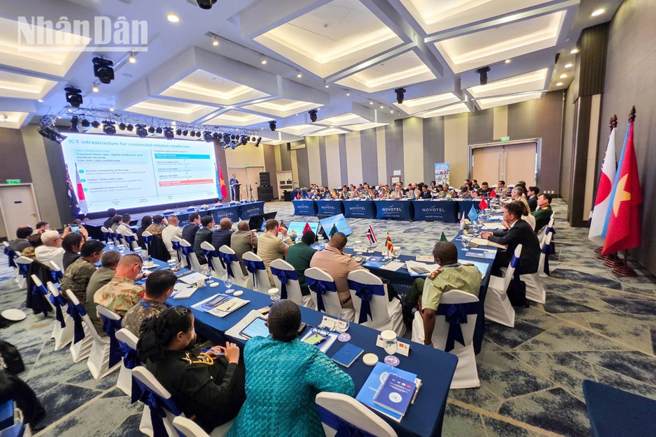 Việt Nam tự tin và bản lĩnh đứng chung hàng ngũ “mũ nồi xanh” với cộng đồng quốc tế Việt Nam tự tin và bản lĩnh đứng chung hàng ngũ “mũ nồi xanh” với cộng đồng quốc tế