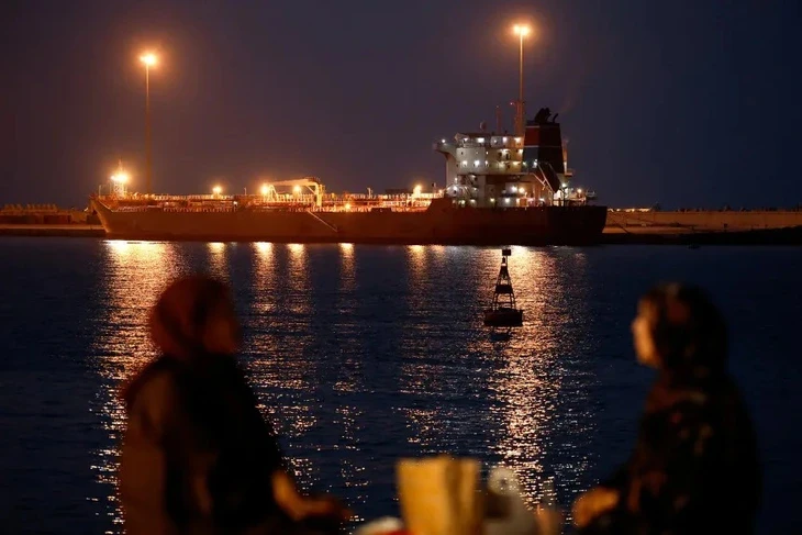 Vợ chồng đứng sau tập đoàn năng lượng Trung Quốc Hengli mất 1,4 tỉ USD sau lệnh trừng phạt của Mỹ Vợ chồng đứng sau tập đoàn năng lượng Trung Quốc Hengli mất 1,4 tỉ USD sau lệnh trừng phạt của Mỹ