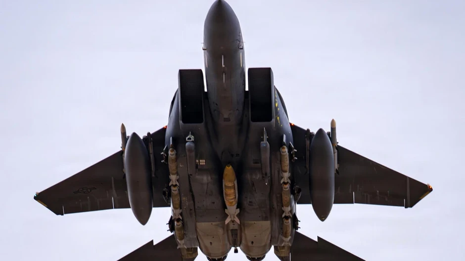 Vụ F-15 Mỹ bị Iran bắn rơi: Câu hỏi về năng lực phòng không Tehran Vụ F-15 Mỹ bị Iran bắn rơi: Câu hỏi về năng lực phòng không Tehran