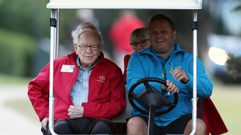 Warren Buffett: 'Tôi là một trong 10 người may mắn nhất thế giới'