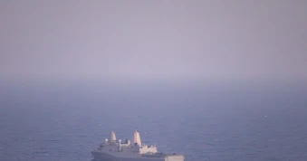 Washington bác tin Iran nã tên lửa vào tàu chiến Mỹ gần eo biển Hormuz