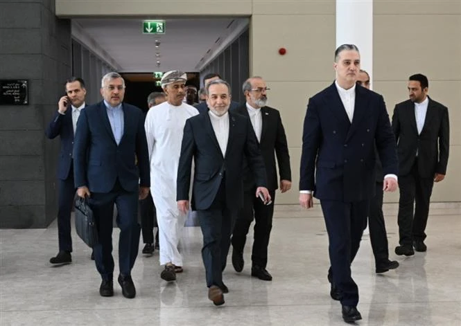 WSJ: Iran từ bỏ điều kiện tiên quyết, phát tín hiệu sẵn sàng gặp Mỹ ở Pakistan vào ngày 4/5 WSJ: Iran từ bỏ điều kiện tiên quyết, phát tín hiệu sẵn sàng gặp Mỹ ở Pakistan vào ngày 4/5