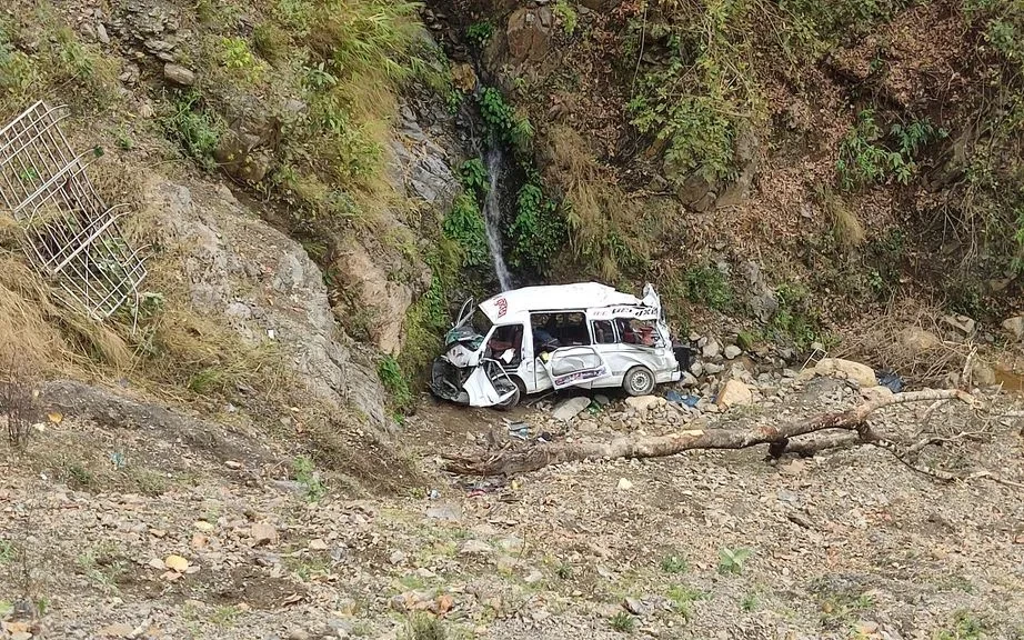 Xe bus chở khách hành hương lao xuống vực ở Nepal, 7 người thiệt mạng Xe bus chở khách hành hương lao xuống vực ở Nepal, 7 người thiệt mạng