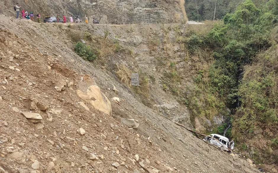 Xe bus chở khách hành hương lao xuống vực ở Nepal, 7 người thiệt mạng Xe bus chở khách hành hương lao xuống vực ở Nepal, 7 người thiệt mạng