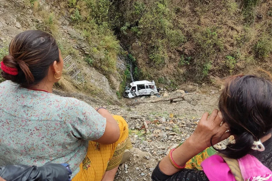 Xe bus chở khách hành hương lao xuống vực ở Nepal, 7 người thiệt mạng Xe bus chở khách hành hương lao xuống vực ở Nepal, 7 người thiệt mạng